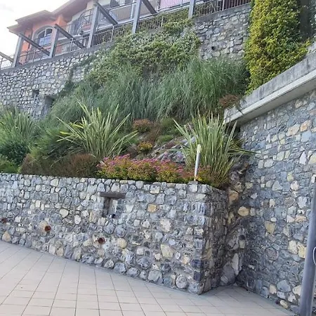 Sirene Alloggio Paola Con Vista E Piscina Comune Parzanica